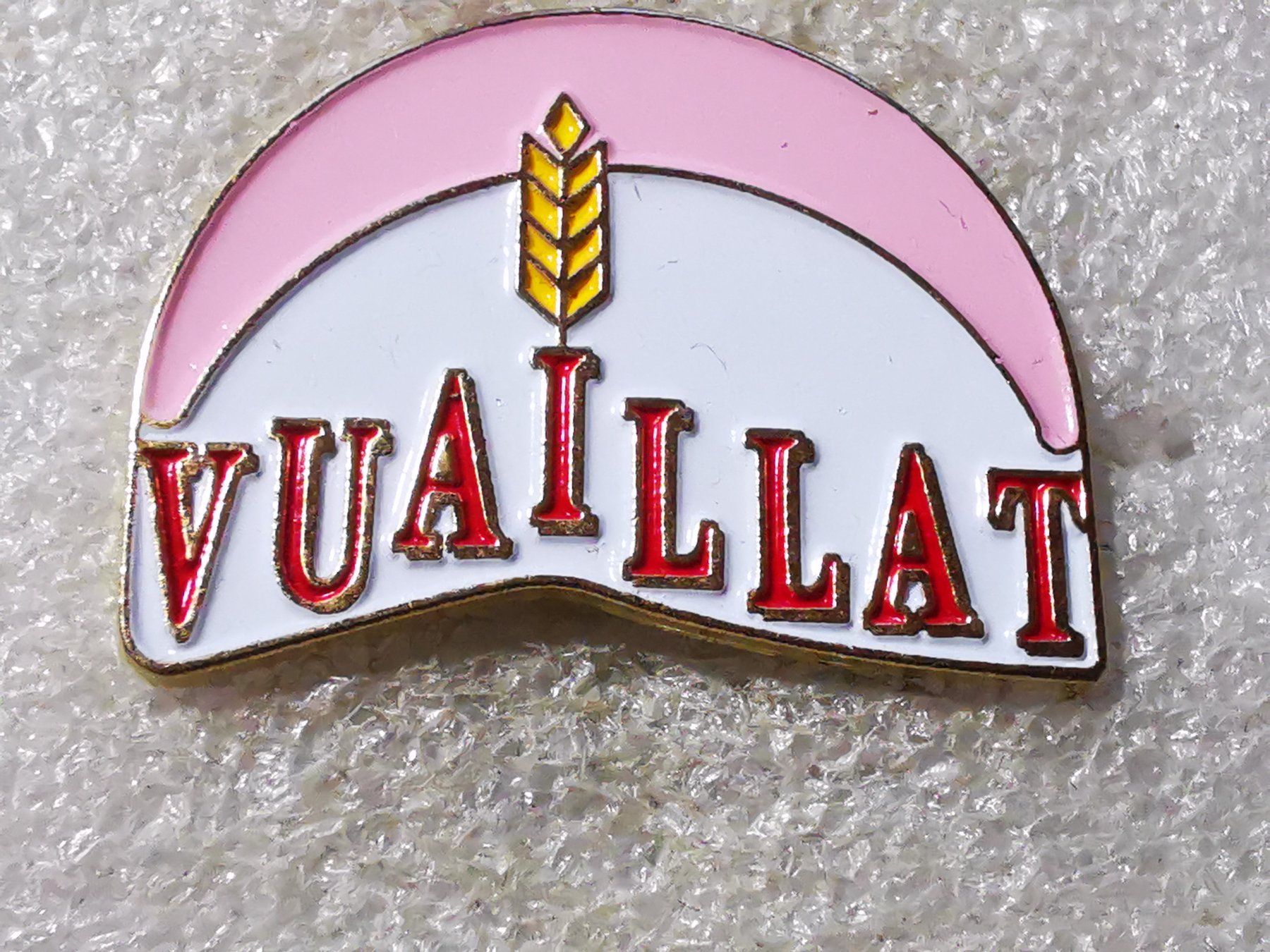 Placchette & Badge: Ansteckpin 94: Vuaillat – Usato da Oppligen venduto da Pin-Fall-Shop
