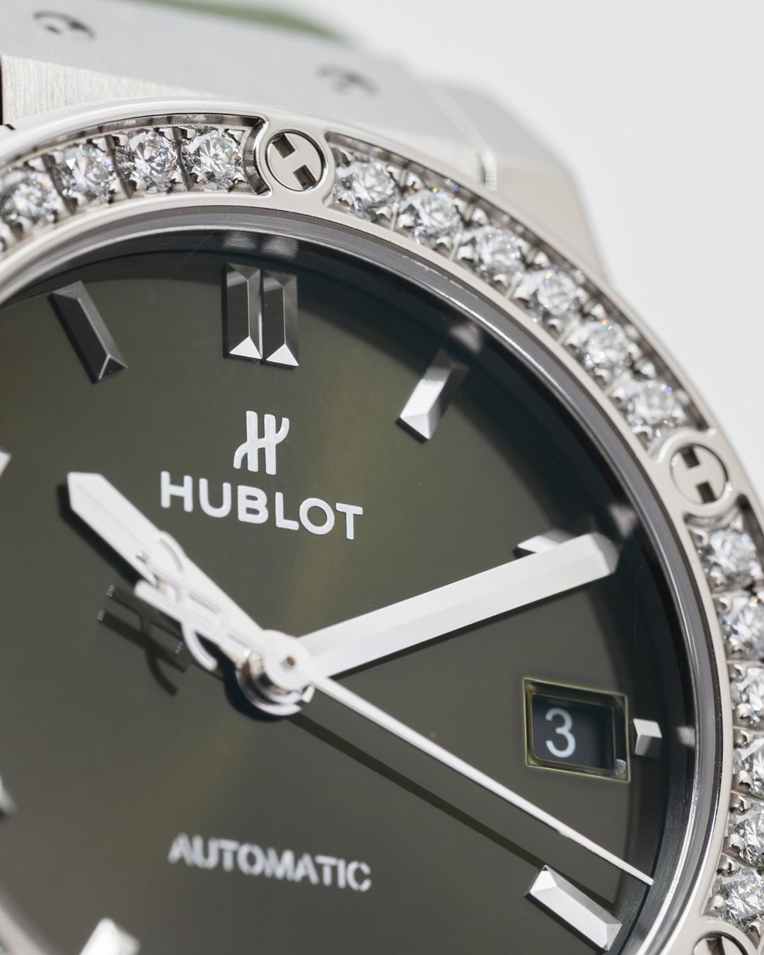 Hublot Uhren: Classic Fusion Titanium Green Diamonds Automatic 38mm – Neu und originalverpackt aus Genève von aspaklariacollection 6