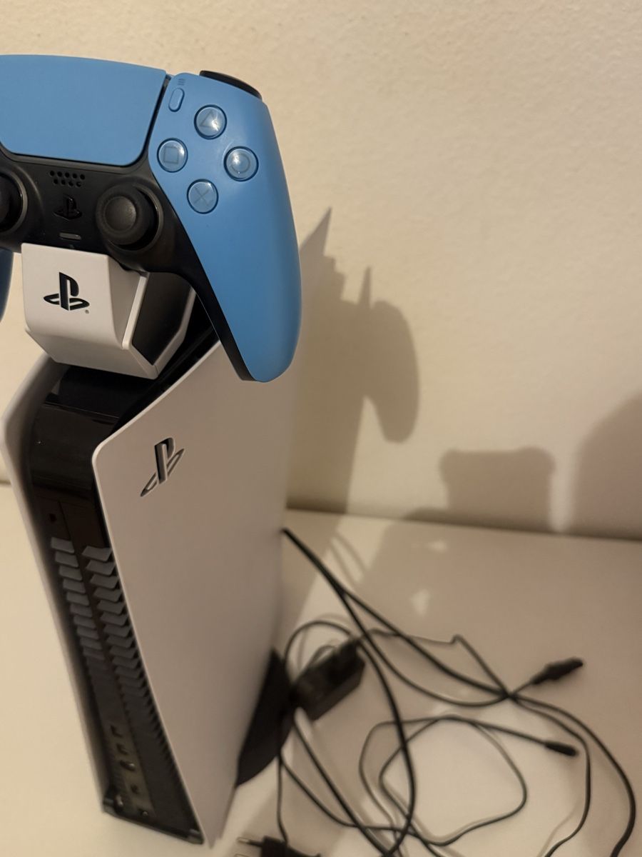 Sony Konsolen: •	PS5 Disc Edition + DualSense Controller + Ladestation – Neu (gemäss Beschreibung) aus Felsberg von Keller7000 3