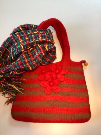 Tasche und Schal