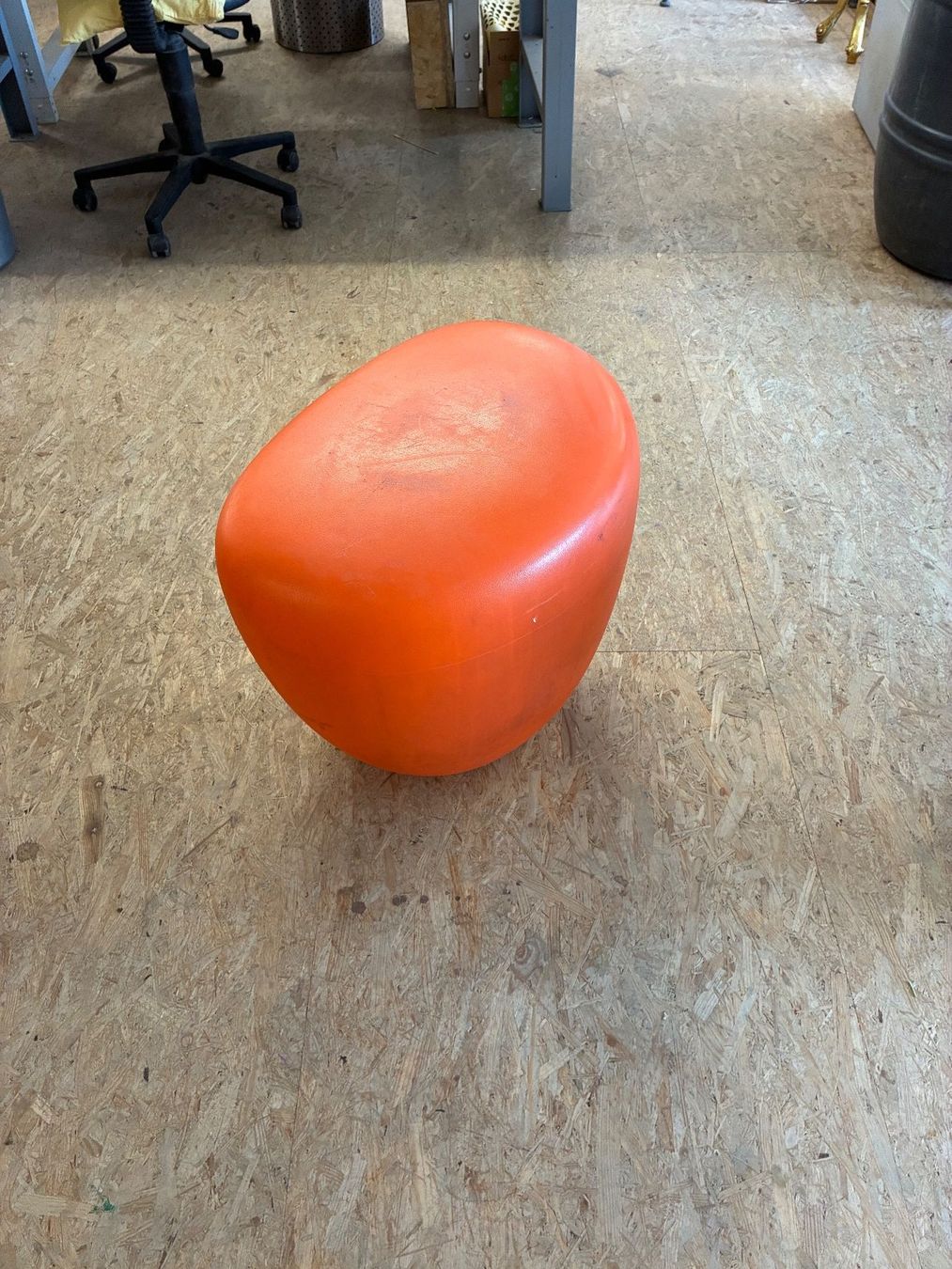 Sgabelli: Hocker orange, runde Form, Gebrauchsspuren – Usato da Dübendorf venduto da sdbu-frappant