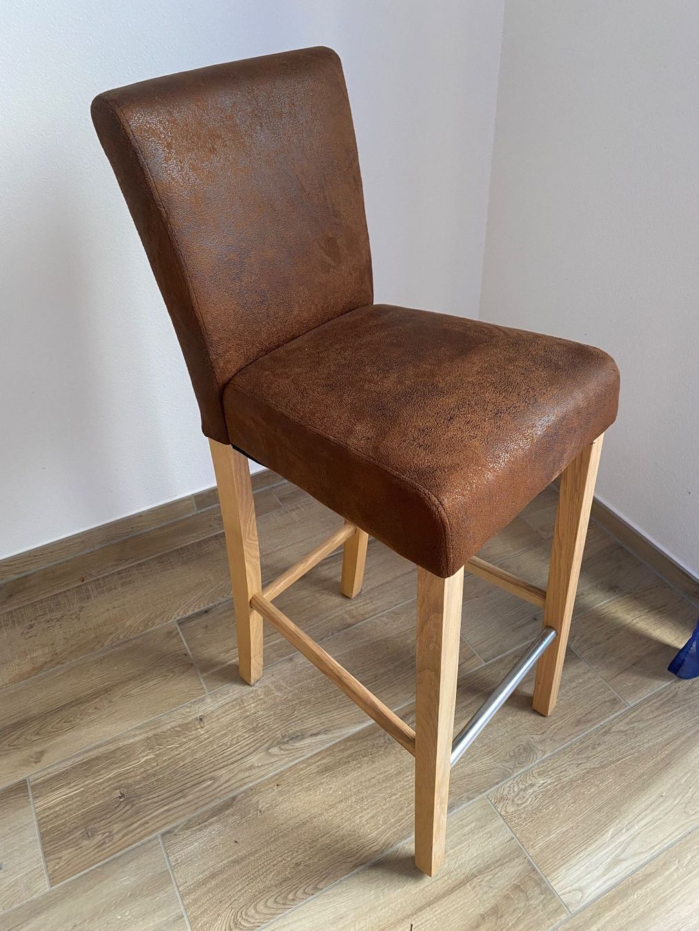 Hocker: 2 Stück - Barhocker Tom braun Holz neu – Neu und originalverpackt aus Uebeschi von Bosie