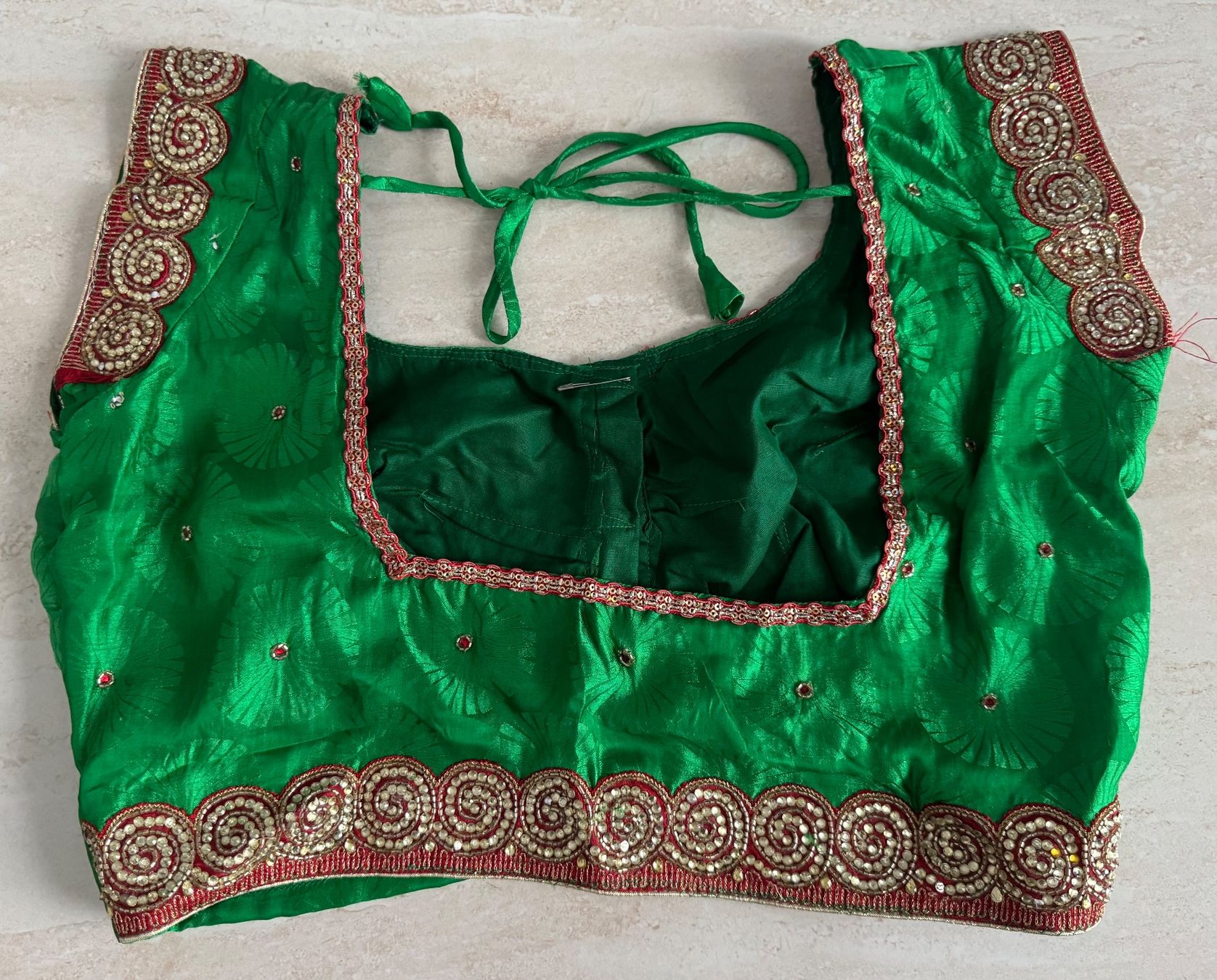Robes: Saree grün mit Steinen – Neuf (Voir description) à Wichtrach par Alyasahana 2