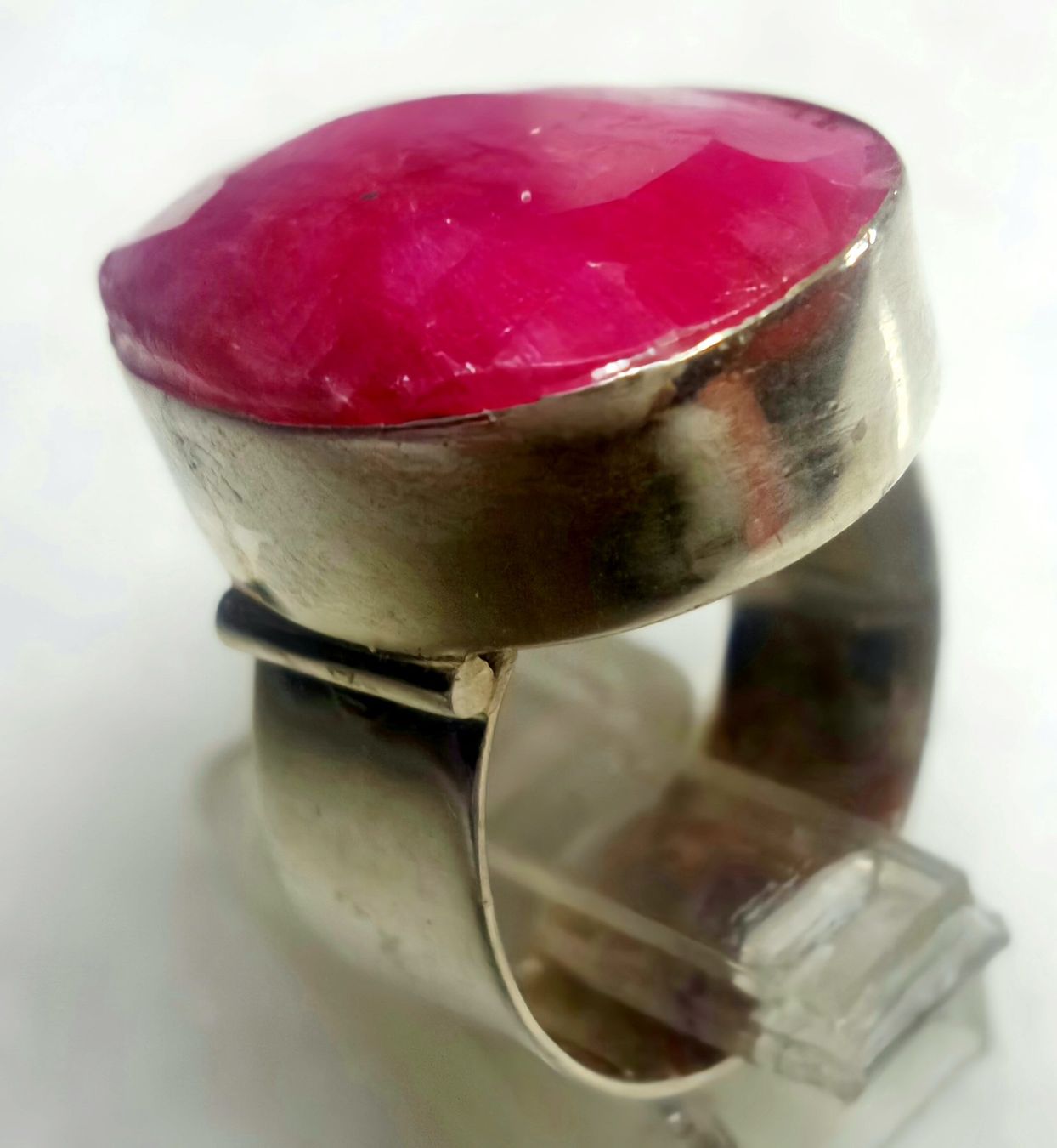 Anelli: Ring mit grossem pinkfarbenem Rubin – Nuovo (secondo la descrizione) da Zürich venduto da Bieter04 1