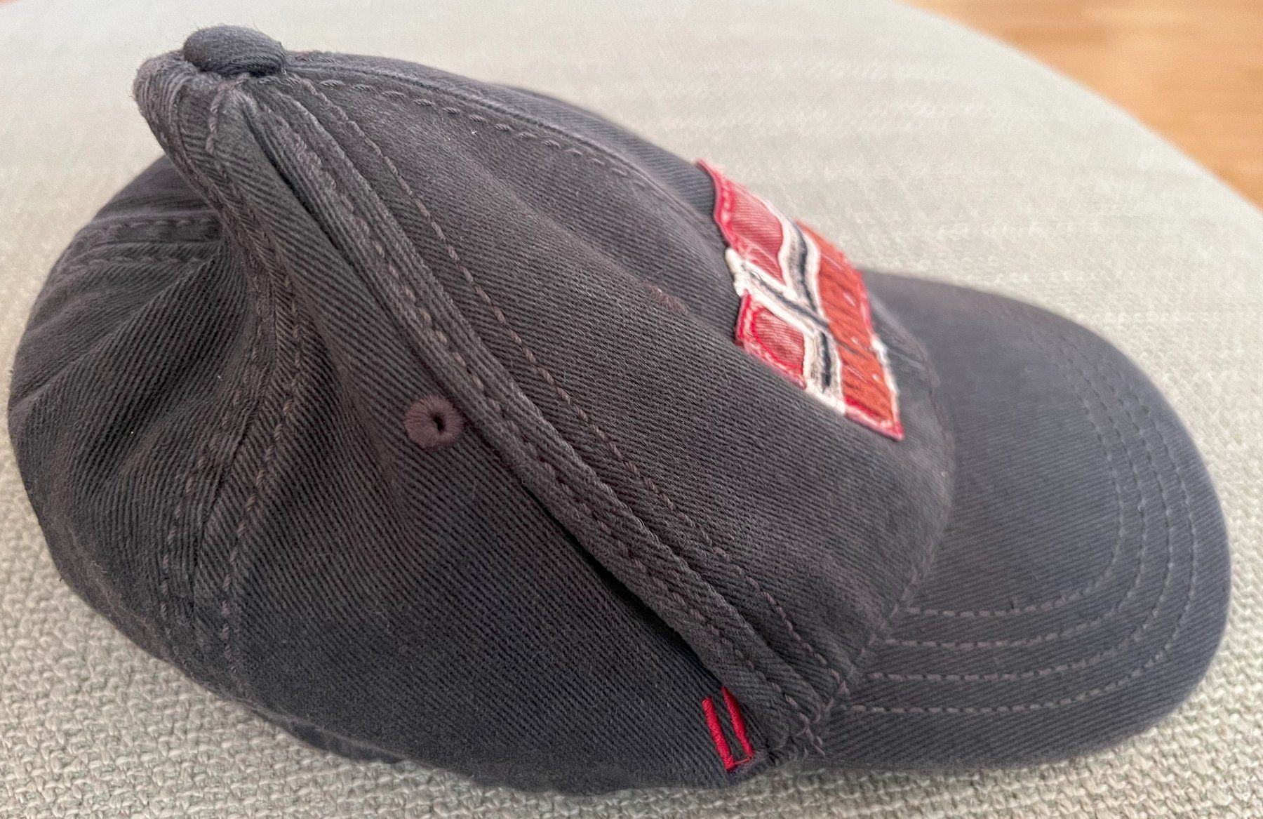 Sonstige Kleidung & Accessoires: NEU: Authentic Napapijri cap grey-olive [one size] – Neu und originalverpackt aus Zufikon von h_s_8xnb 1