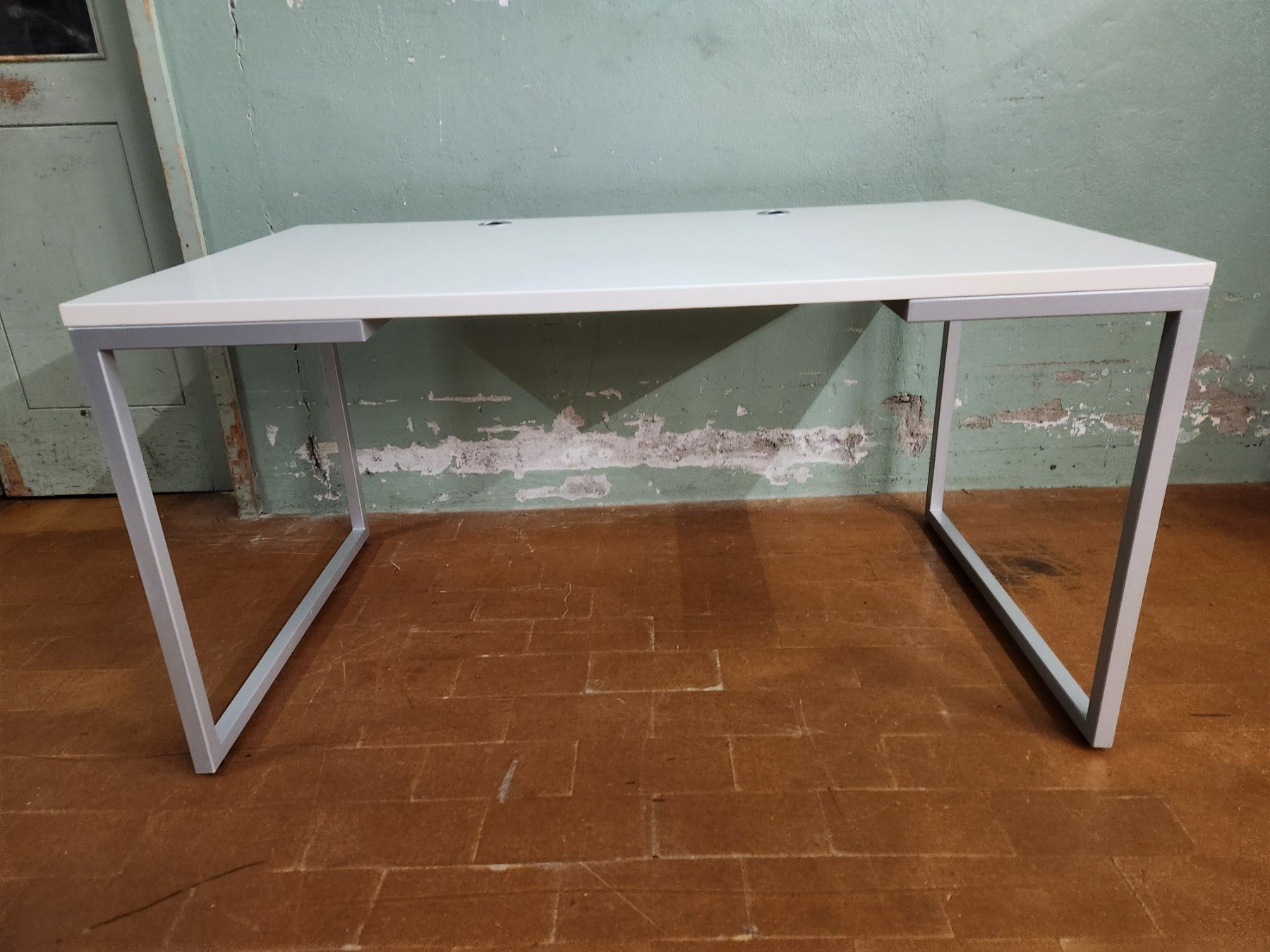 Scrivanie: Schreibtisch mit Metallgestell – Usato da Lichtensteig venduto da UsedINStore 6