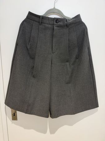 Plissierte Shorts mit weitem Bein, grau, hohe Taille