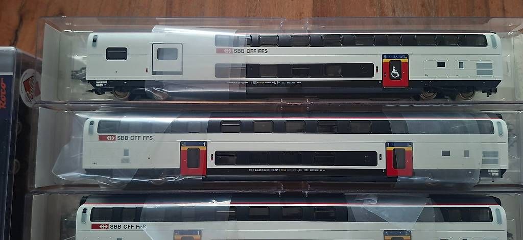 Roco Modellini di ferrovie: Roco IC 2020 und Märklin Re 460 – Usato da Brügg BE venduto da Milleracer 2