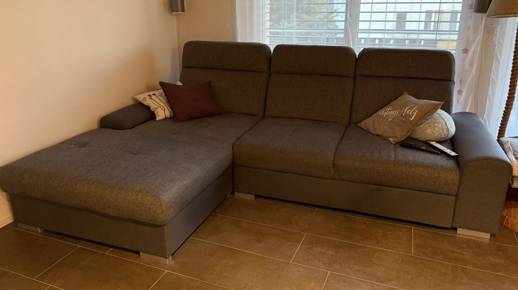 Sofas: Bettsofa mit Stauraum – Neu (gemäss Beschreibung) aus Plasselb von PxMn