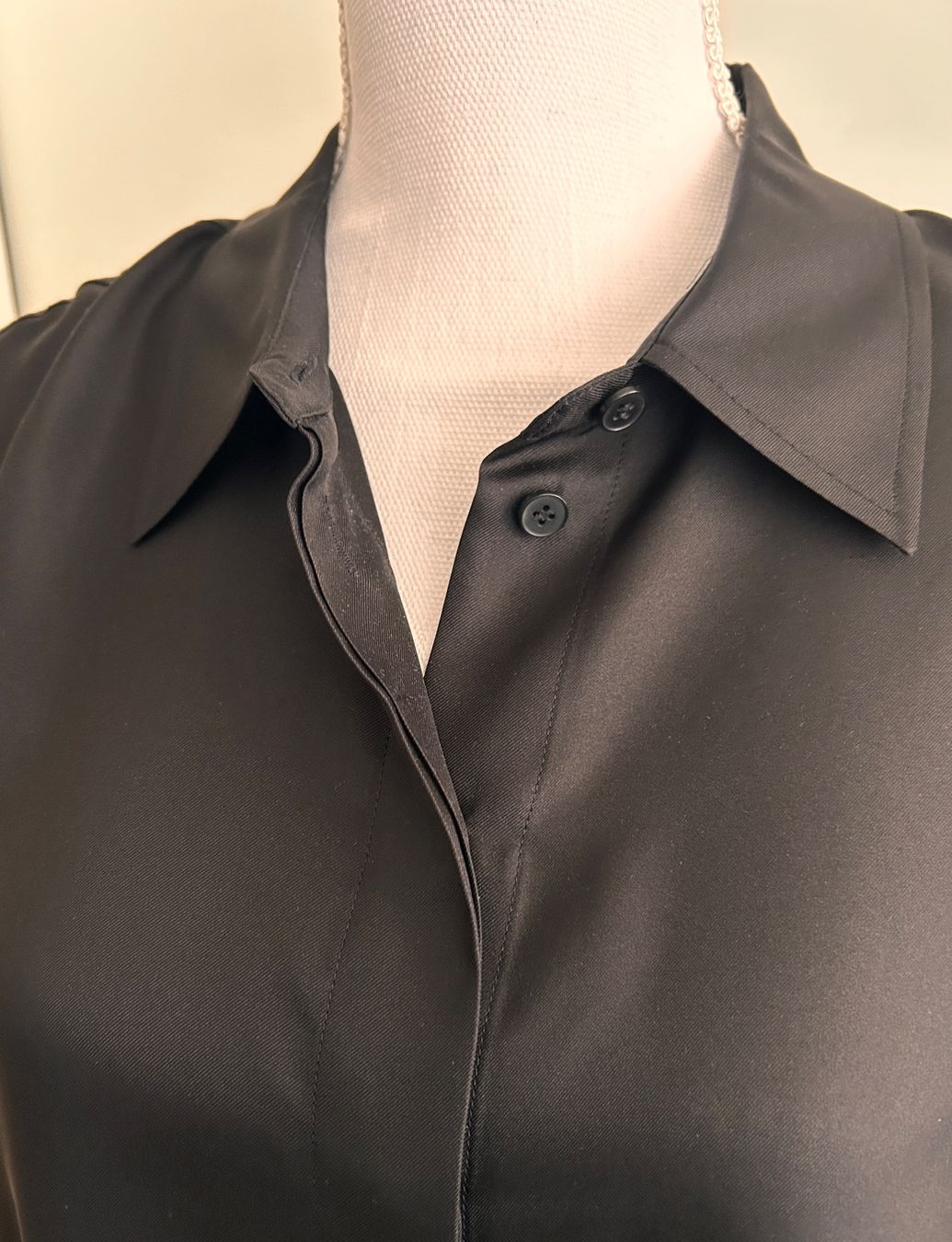 Cos Blusen: Seidenbluse von COS, schwarz, Grösse 36 – Gebraucht aus Kreuzlingen von peetzii 6