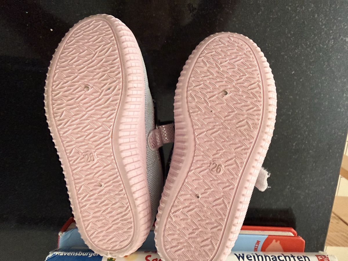 Scarpe per ragazze: Hausschuhe Peppa Pig Grösse 26 gebraucht – Usato da Lohn-Ammannsegg venduto da rosarot87 1