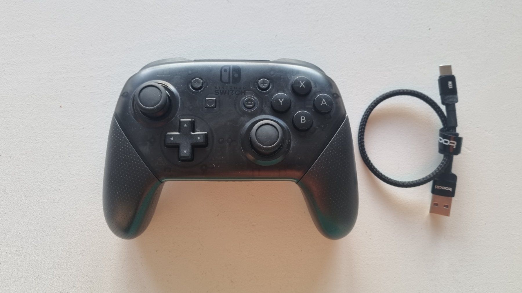 Nintendo Manettes: Original Nintendo Switch Pro Controller – D'occasion à Birsfelden par val_d9c2