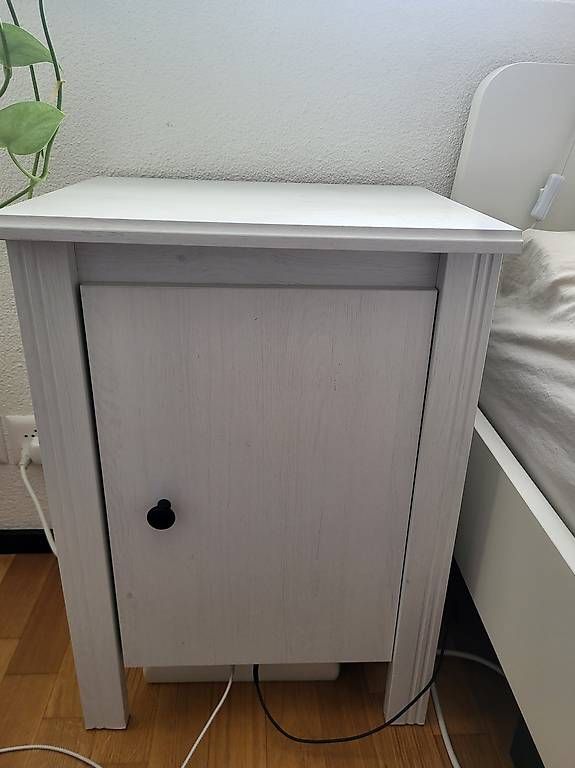 Tables de nuit: Ikea Nachttisch – D'occasion à Luzern par phy_7jft