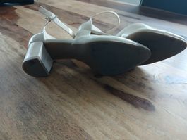 Pumps beige Lackleder Blockabsatz Grösse 37 neuwertig 