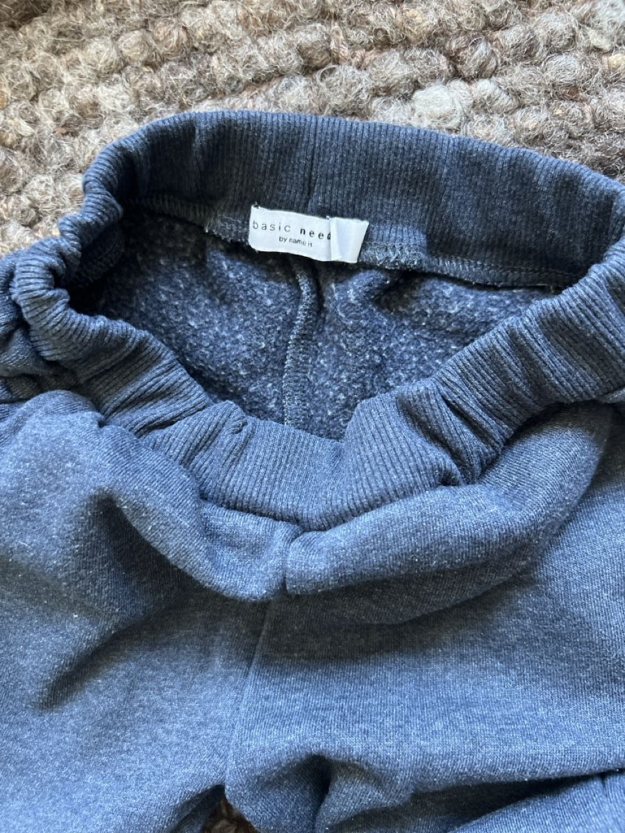 Pantaloni: Kinder Trainingshose Gr 110 – Usato da Winterthur venduto da LeonoraCor 2