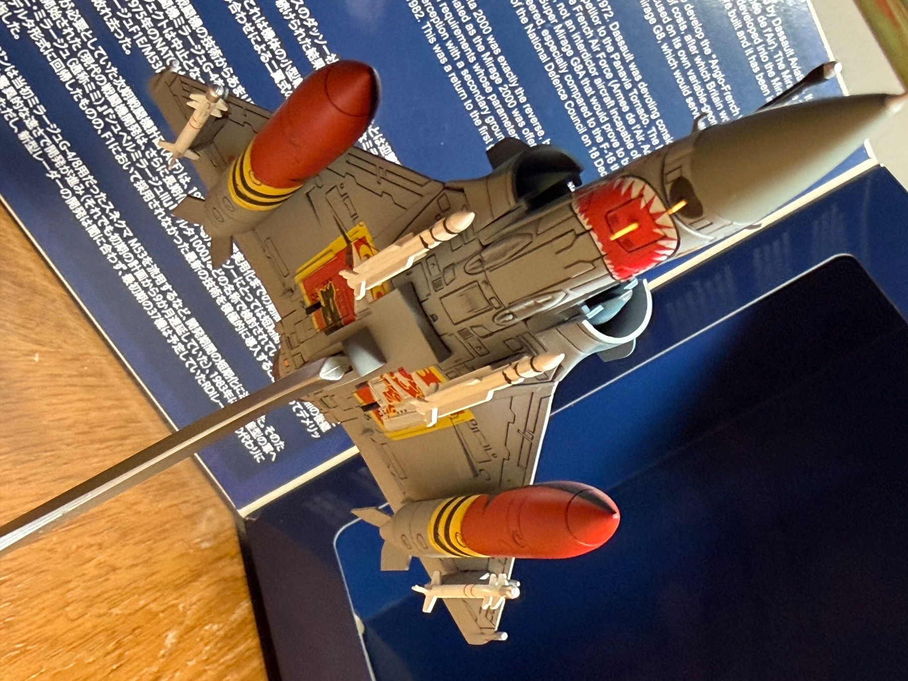 Kit di modellismo & Modellini statici: Dassault Mirage 2000 1:72 – Usato da Embrach venduto da Lieblingszeugs 2