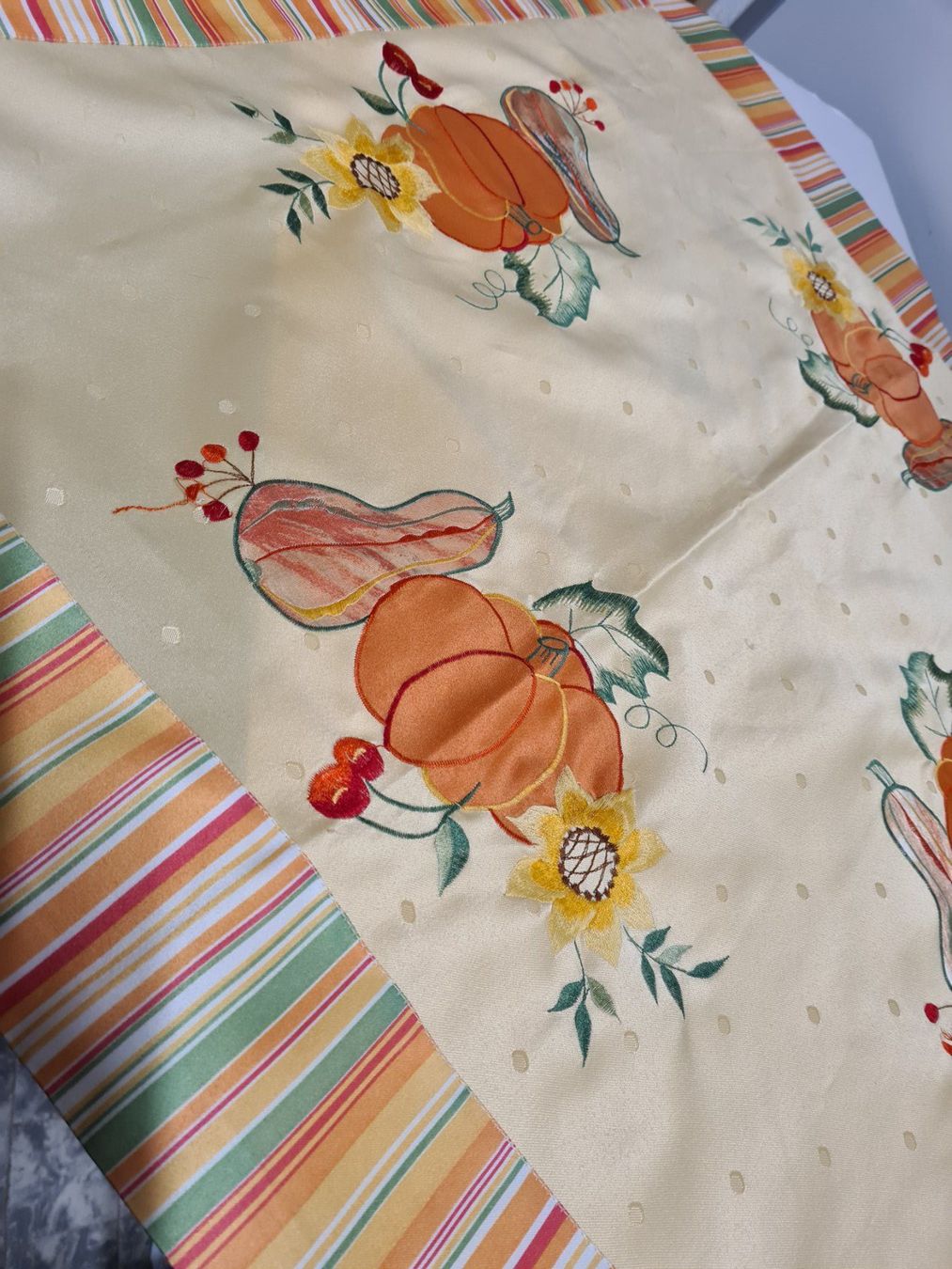 Altra biancheria da tavola: Altes Tischtuch, ca. 85 x 85 cm – Usato da Amriswil venduto da used2use