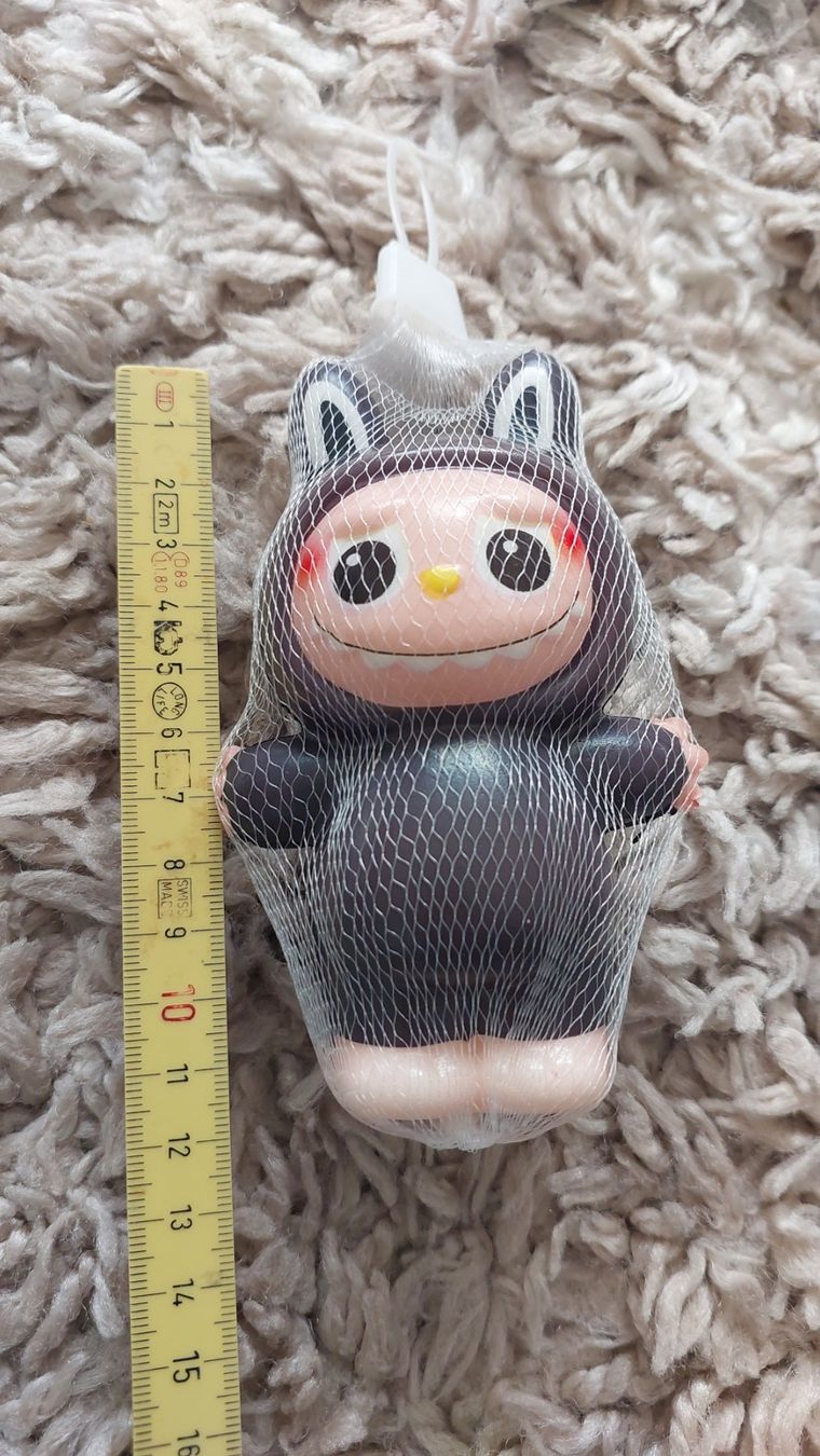 Spielzeuge: Niedliche Labubu Squishy Figur dunkelbraun – Neu und originalverpackt aus Hittnau von Razorback_1971 2