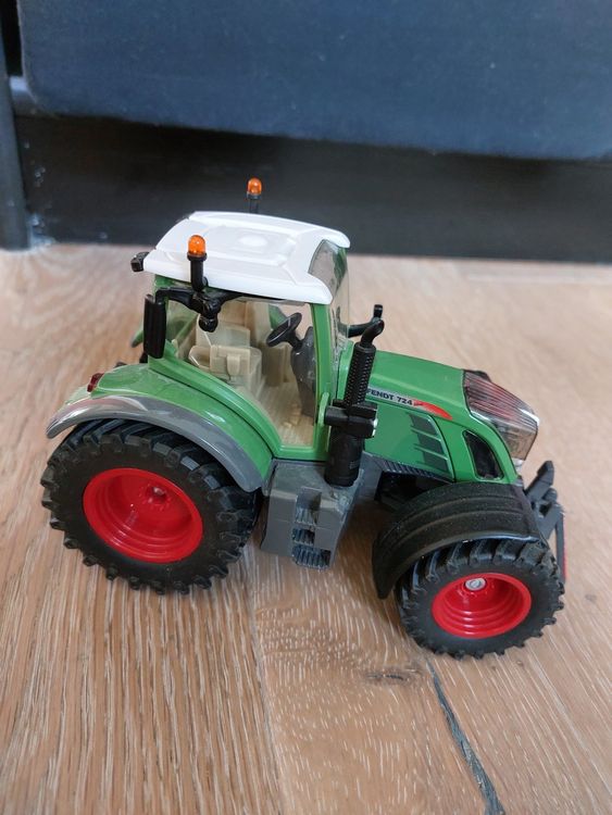 Tracteur Miniature SIKU FENDT 724 Vario - Échelle 1/32 - Modèle 3285 - Vert - Neuf