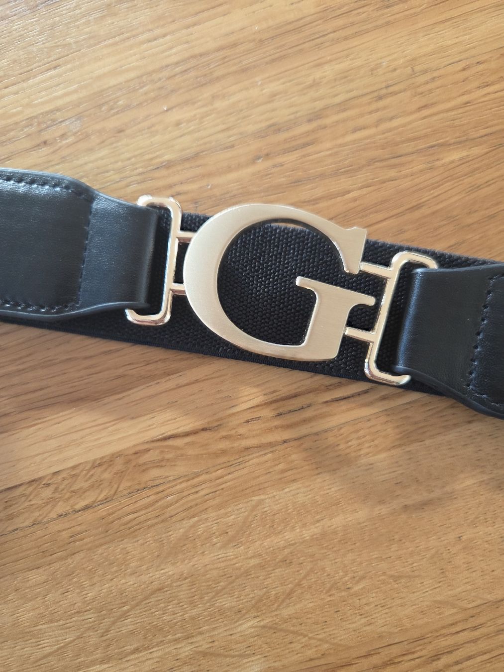 Guess Cinture: Schwarzer Taillengürtel von Guess, elastisch, neu – Nuovo (secondo la descrizione) da Vaduz venduto da NH0101