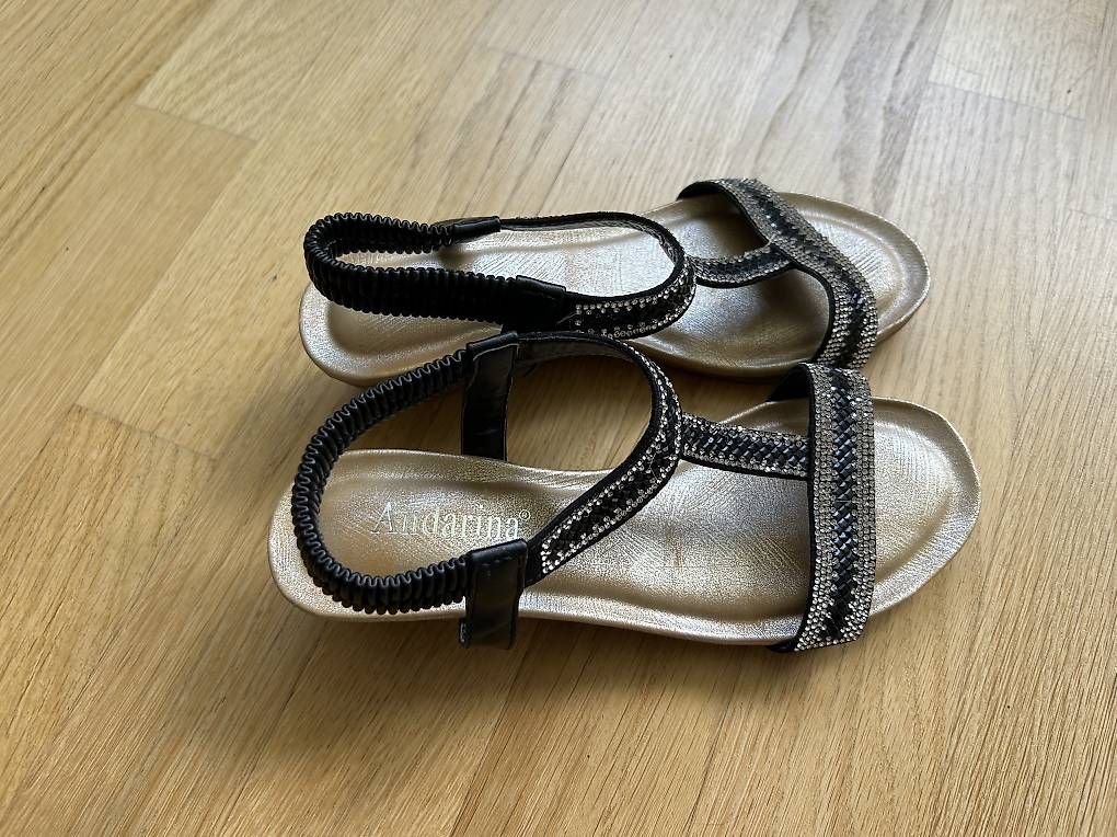 Damenschuhe: Sandale schwarz – Gebraucht aus Weisslingen von seat_driver
