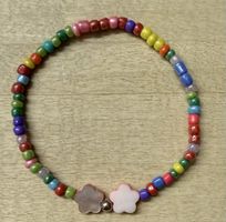 Perlenarmband bunt mit Blumenanhänger Bastelschmuck neuwerti