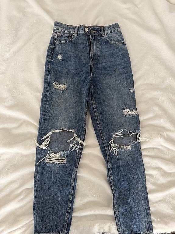 Jeans: Jean mit Löcher von NewYorker – Usato da Oberburg venduto da ab22q