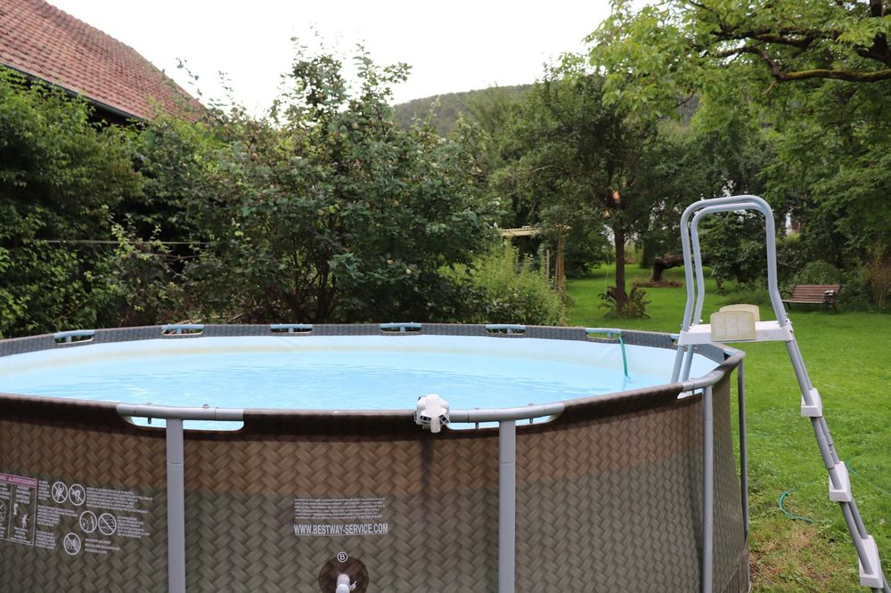 Bestway Schwimmbad: Pool Bestway mit Zubehör wie Roboter etc – Gebraucht aus Rodersdorf von Stephangoeldi 1