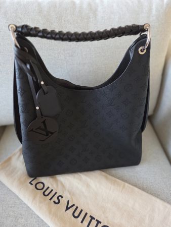 Louis Vuitton Carmel Mahina black (neuwertig, mit Garantie)