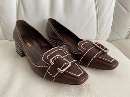 Pumps braun mit Ziernaht weiss Marke PRADA Grösse 39