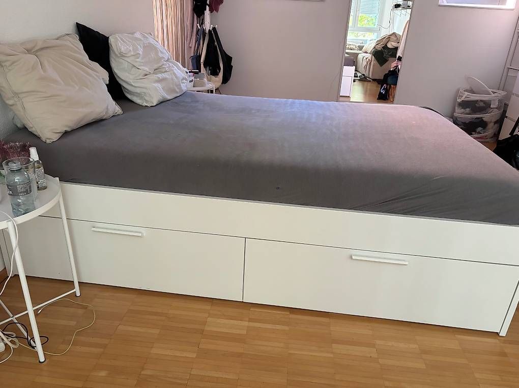 Betten: IKEA Brimnes Bettgestell (140x200) inkl. Lattenrost – Gebraucht aus Zürich von jor_25tx 1