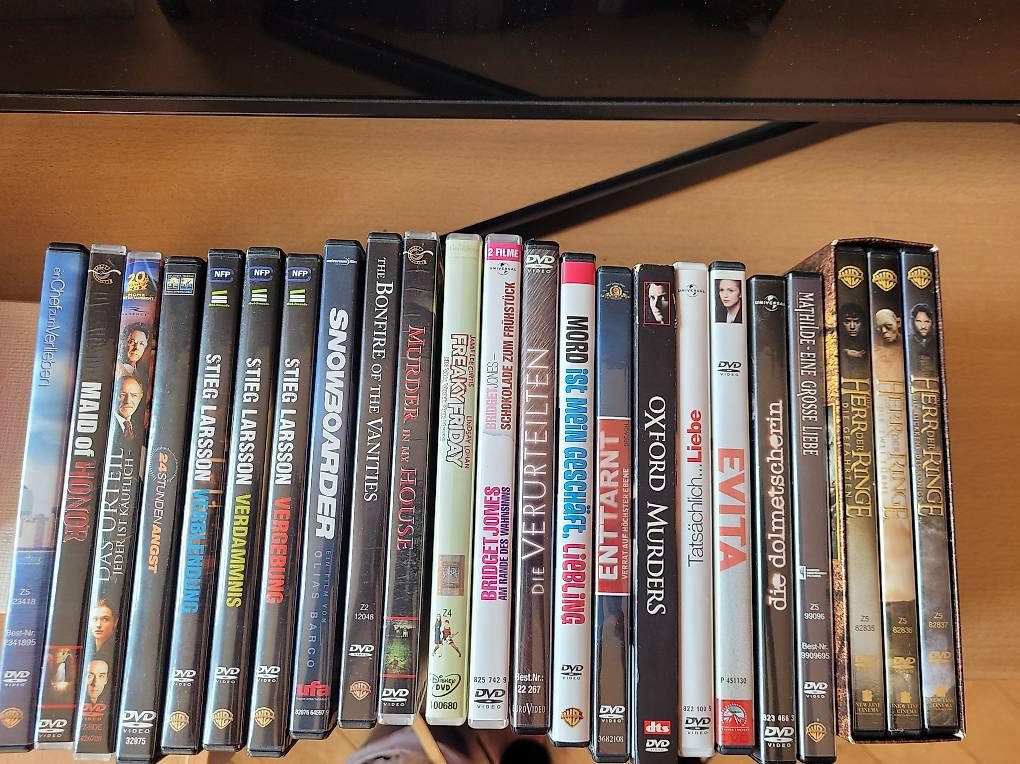 Tutti i DVDs: DVD Sammlung 24 St. incl.Herr der Ringe, Millenium Triologie – Usato da Basel venduto da alaubi 1