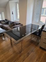 Table extensible - Plateau en verre, pieds chromés (4 à 8p) 