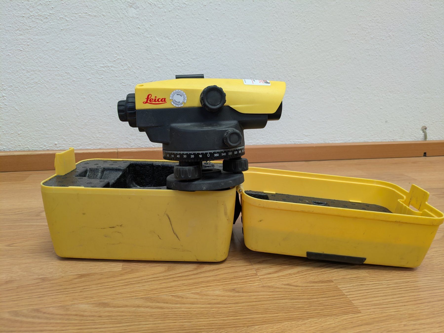 Leica Misurare: Nivelliergerät LEICA NA524 – Usato da Flamatt venduto da WeibelAG 1