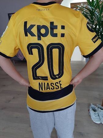 YB Matchworn Trikot von Cheikh Niasse
