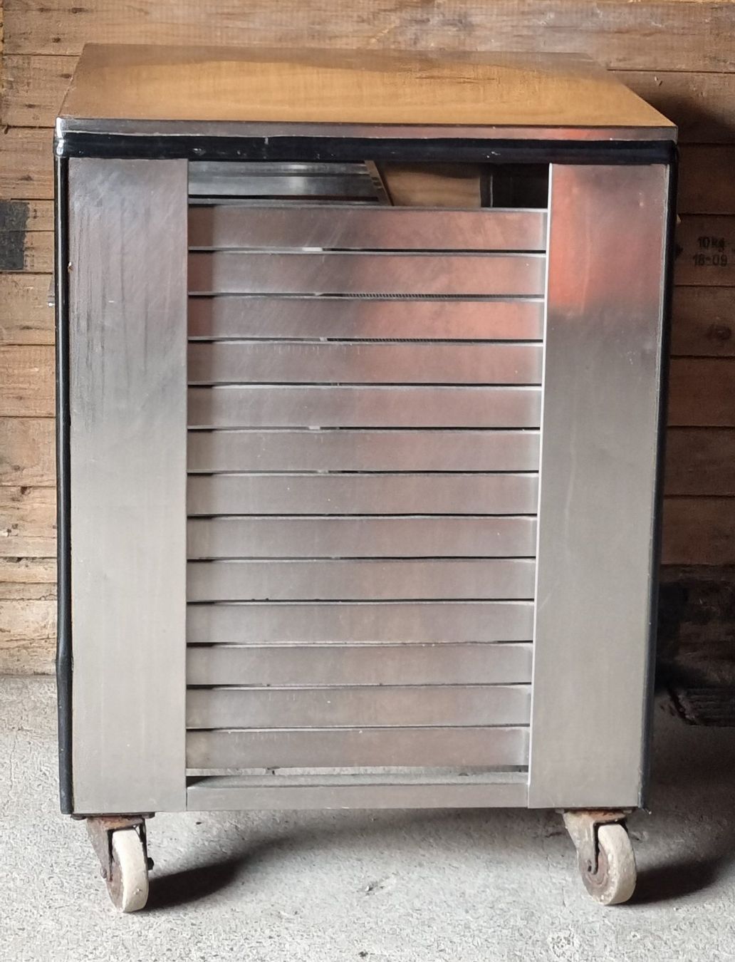 Cucine complete: Servierwagen Rollwagen aus Edelstahl mit Blechen Tabletts – Usato da Bern venduto da ros_v7ry 2