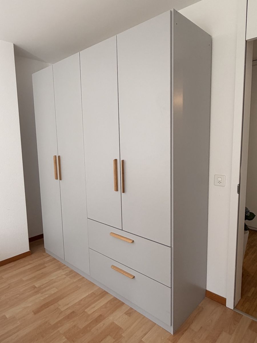 Armoires: Kleiderschrank Skandi mit Schubladen – D'occasion à Laupen BE par Lisafurby 1