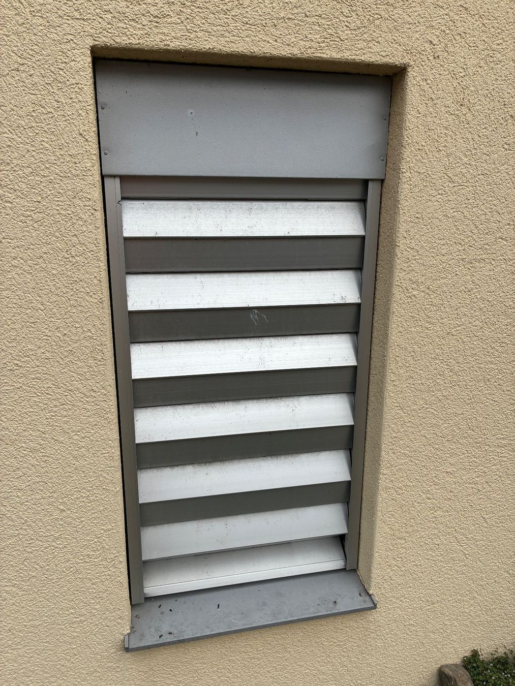 Stobag Tende da sole: Elektrische(r) Sicherheitsfaltstore / Rollladen Stobag – Usato da Goldau venduto da padlmucki