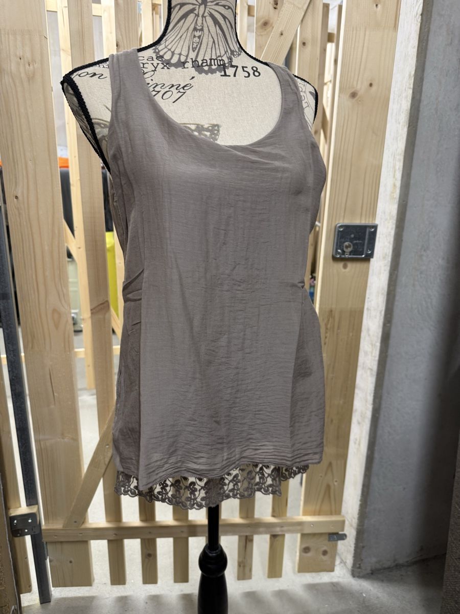 Top: Top – Usato da Itingen venduto da jessi811