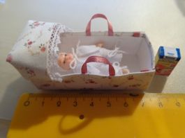 Babytragtasche mit Zubehör für das Puppenhaus  Handarbeit