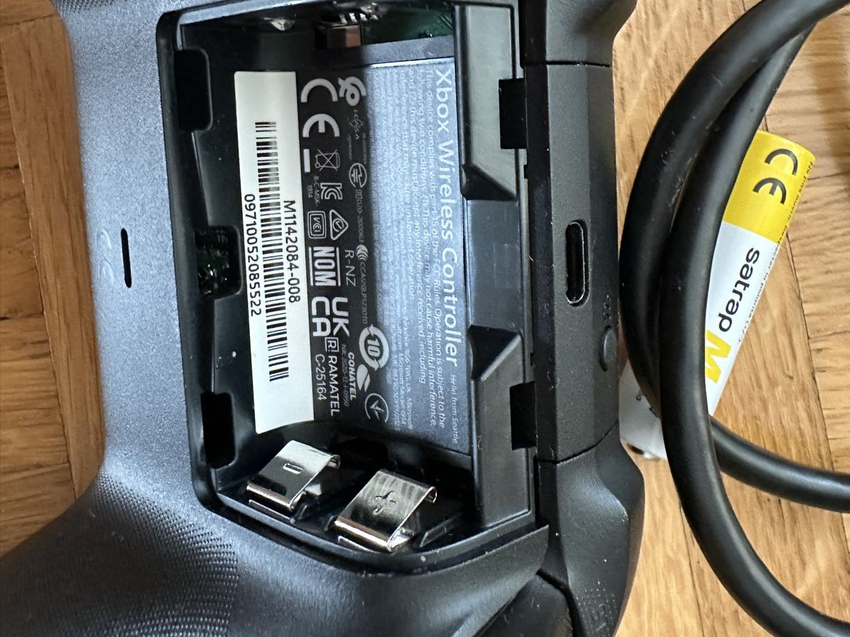 Microsoft Console: Xbox Series S 512 Konsole mit Controller und Kabel – Usato da Fällanden venduto da Grend22 3