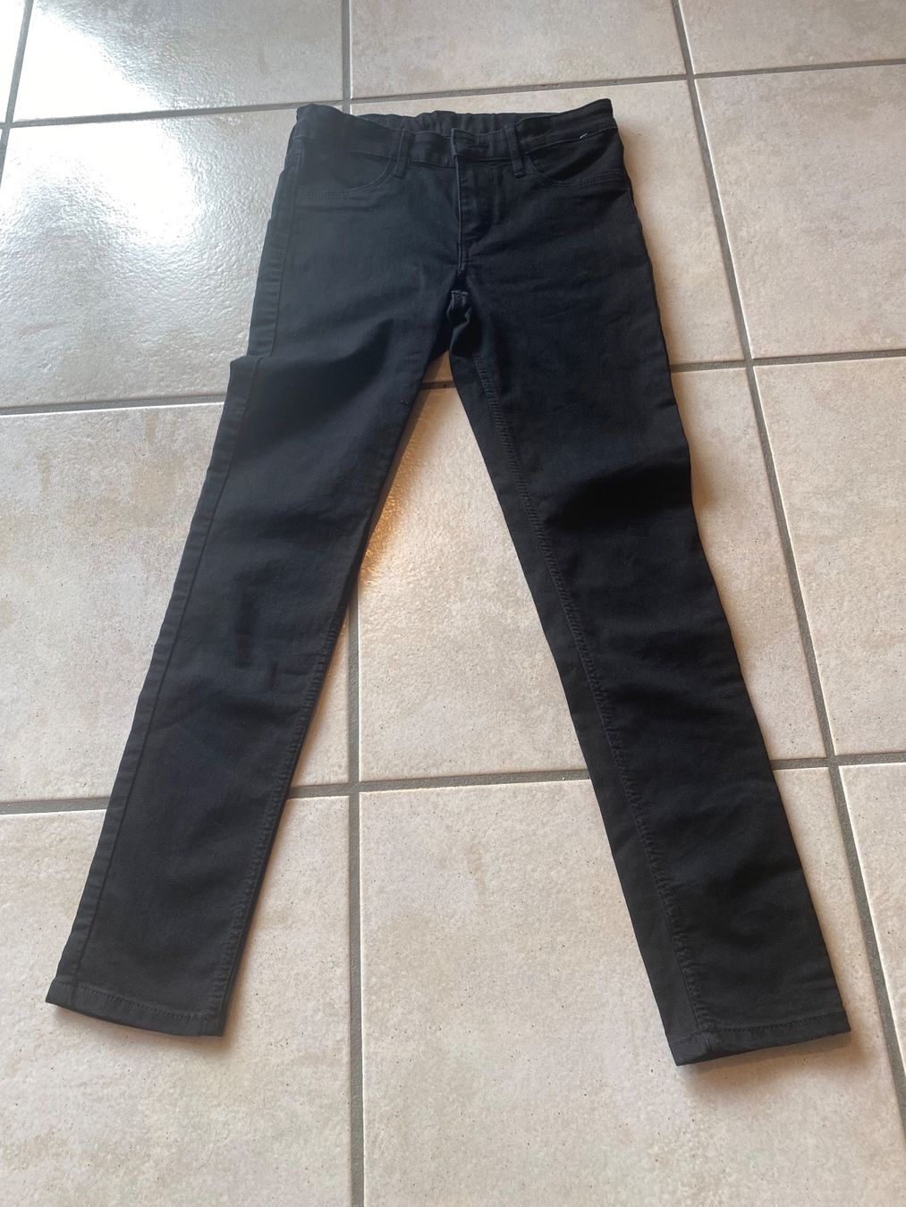 H&M Pantaloni: Pantalon 140 H&M noir Stretch – Usato da Orpund venduto da Mary8972 1