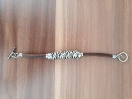 Armband mit Metallelementen