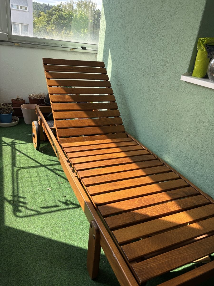 Liegen & Liegestühle: Stabile Sonnenliege aus Holz – Gebraucht aus Neuhausen am Rheinfall von selbstistdiefrau