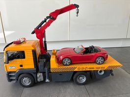 Bruder MAN Abschlepp-LKW mit Sportwagen