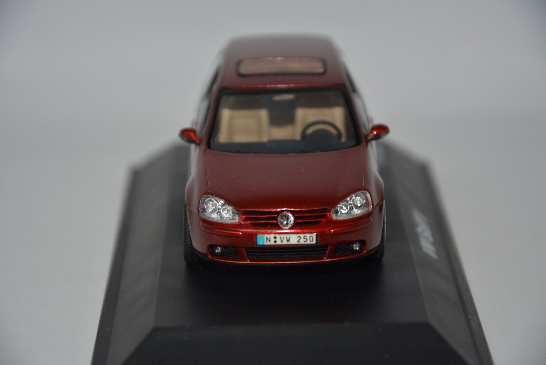 Volkswagen Modellini d'auto: VW Golf V , Schuco , 1:43 – Nuovo e nell'imballaggio originale da Goldach venduto da Feivel9 3