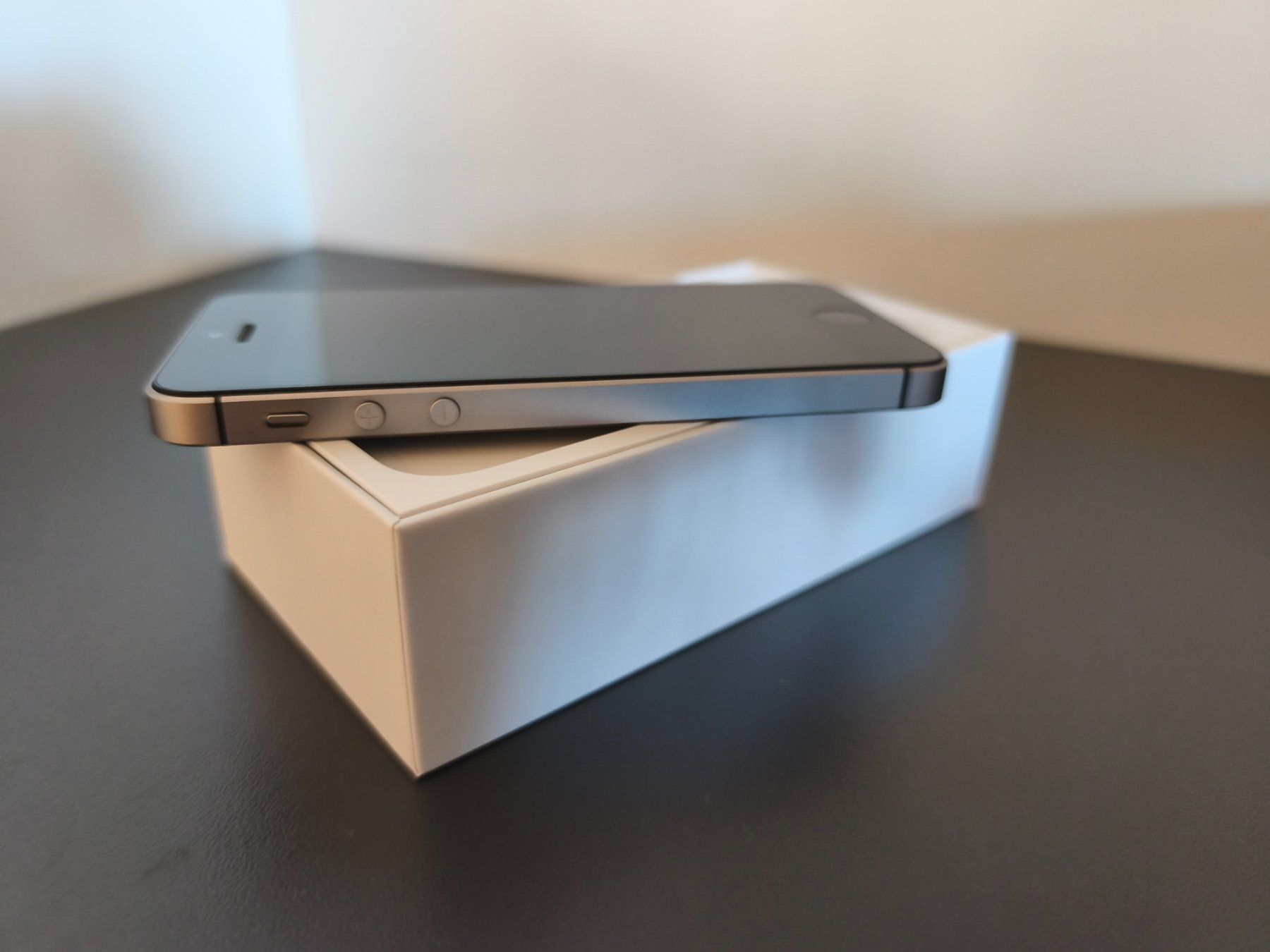 Apple Telefoni cellulari / Smartphones: iPhone SE 64 GB 1. Generation – Usato da Schönried venduto da lafleuron 3