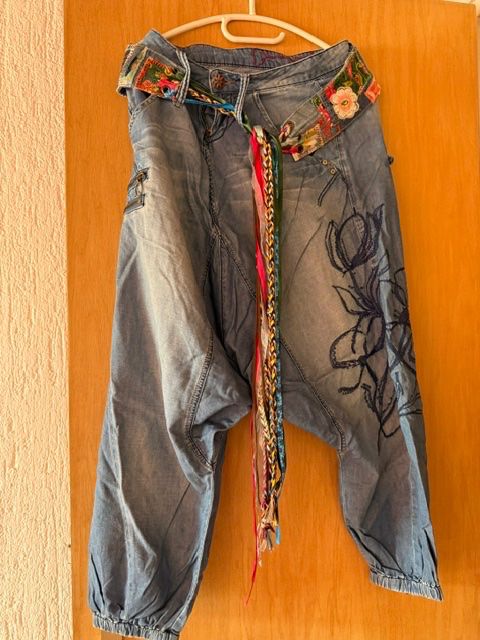 Desigual Hosen: Saroual Desigual collector – Gebraucht aus Enges von cordec
