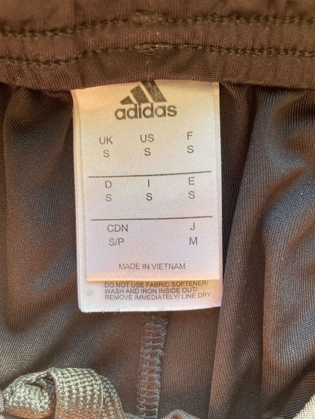 Adidas Hosen: Adidas Sport Shorts Grösse S – Gebraucht aus Basel von 93Miles 3