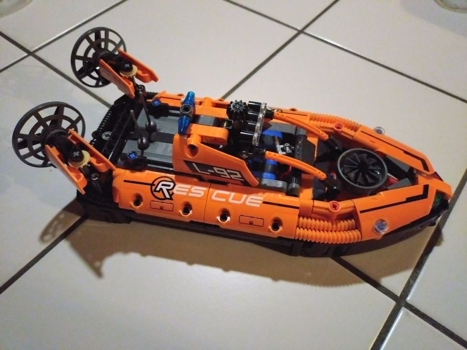 Lego Baukästen: Lego Technic Aeroglisseur L-92 Rescue – Gebraucht aus Farvagny-le-Grand von LaCaverne